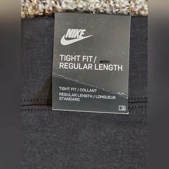 Nike Tight Fit Regular Length Leggings- Size Medium - Picture 5 of 6